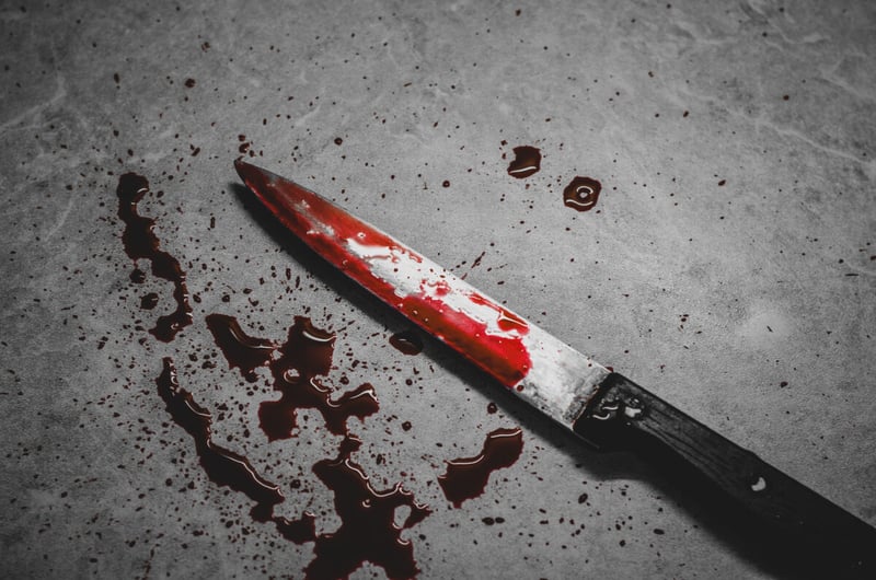 Cuchillo como idea de intento de homicidio de los padres de la acusada