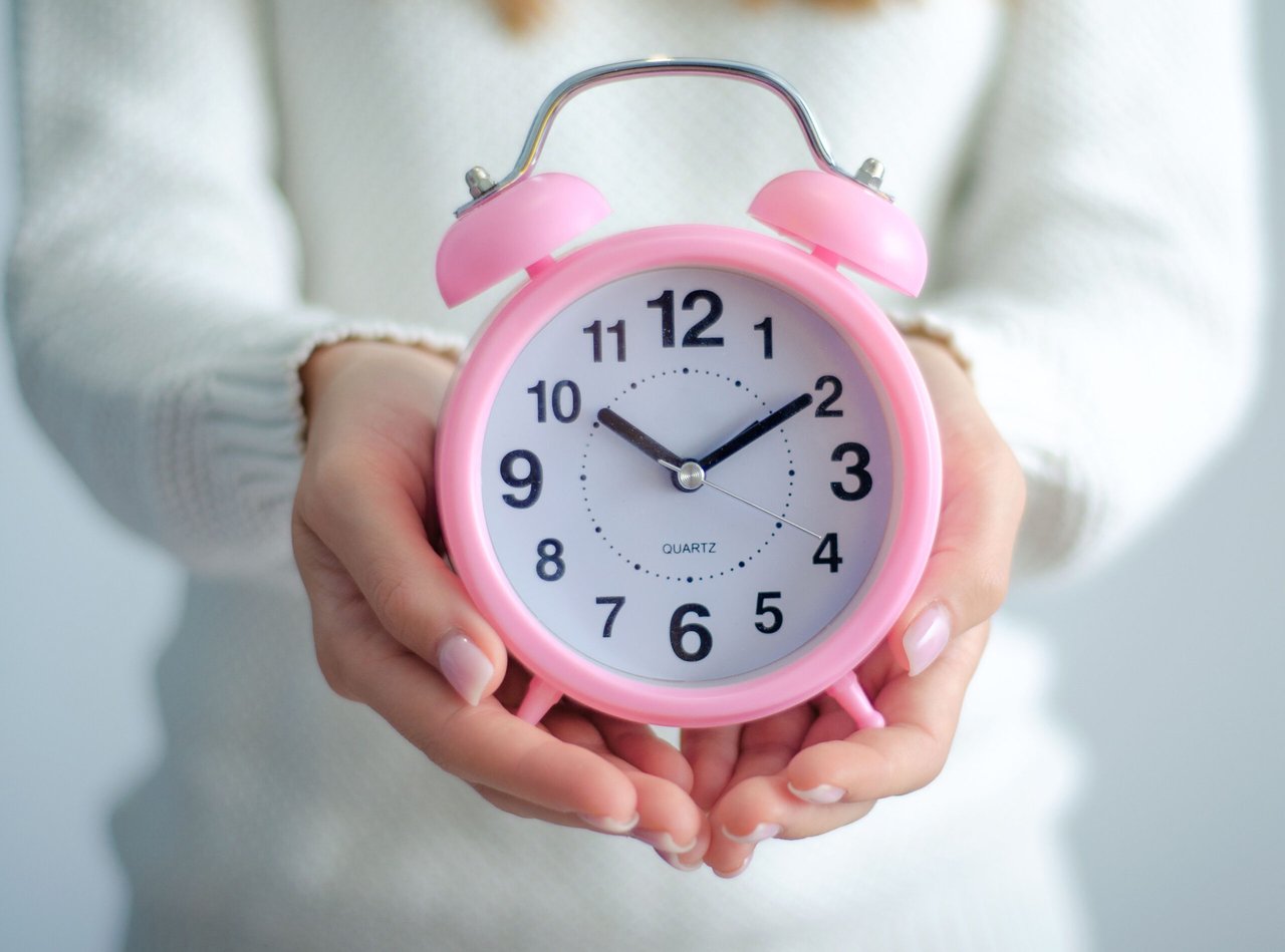 Envejecimiento en las mujeres, Reloj, Adultas, MundoNow, Podcast