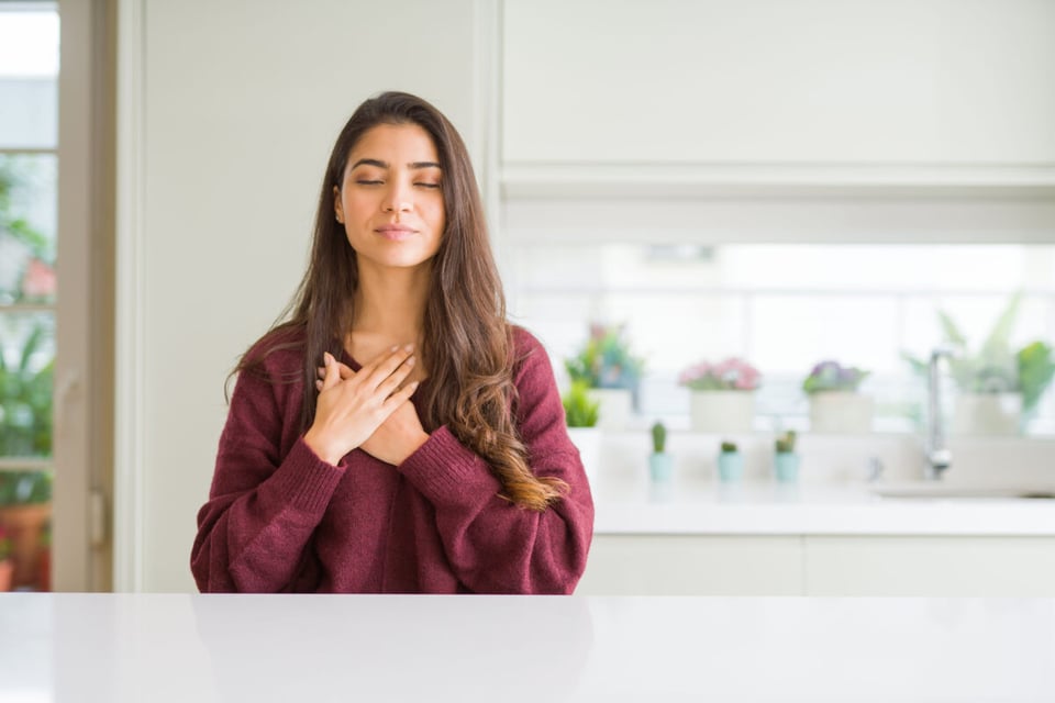 Mujer agradecida, Felicidad, MundoNow, Cocina, Podcast