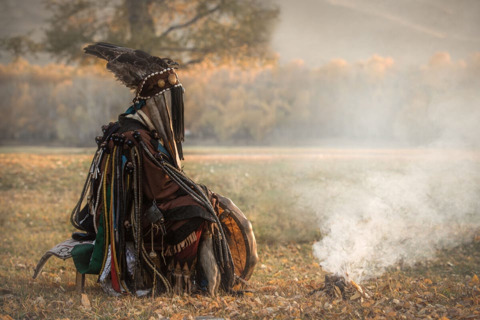 Chamán, Campo, Fogata, Humo, MundoNow