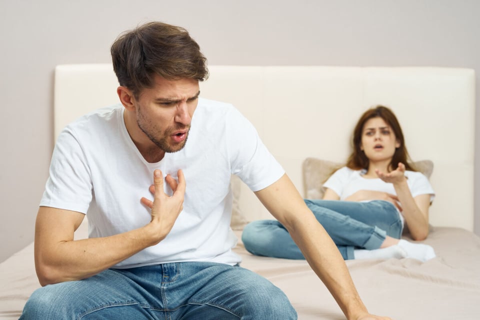 Discussion, Couple, Woman, MundoNow, Podcast