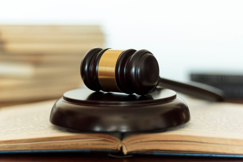Hammer, Book, Verdict, MundoNow, Podcast