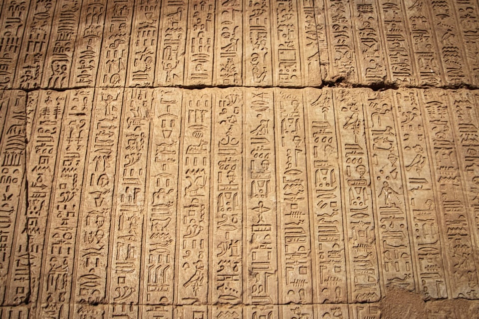 Jeroglíficos, Egipto, MundoNow, Civilización antigua, Huella OVNI