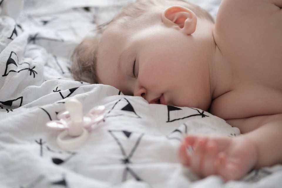 Entre Madres y Doctoras: Let the Baby Sleep in Its Crib