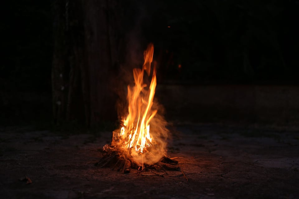 Campfire, Grandma, Grandchildren, MundoNow, Podcast