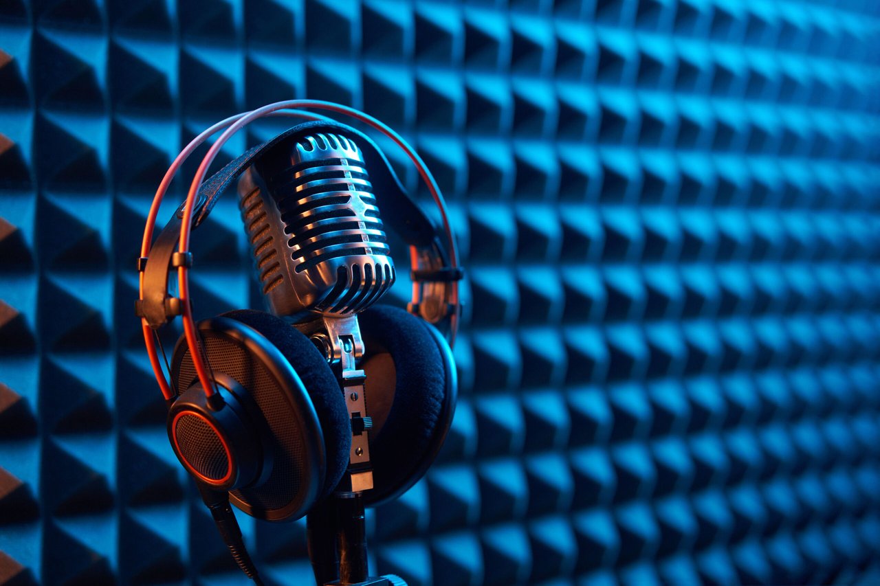 Oxlack Castro, MundoNow, Podcast, Huella OVNI, Huella OVNI