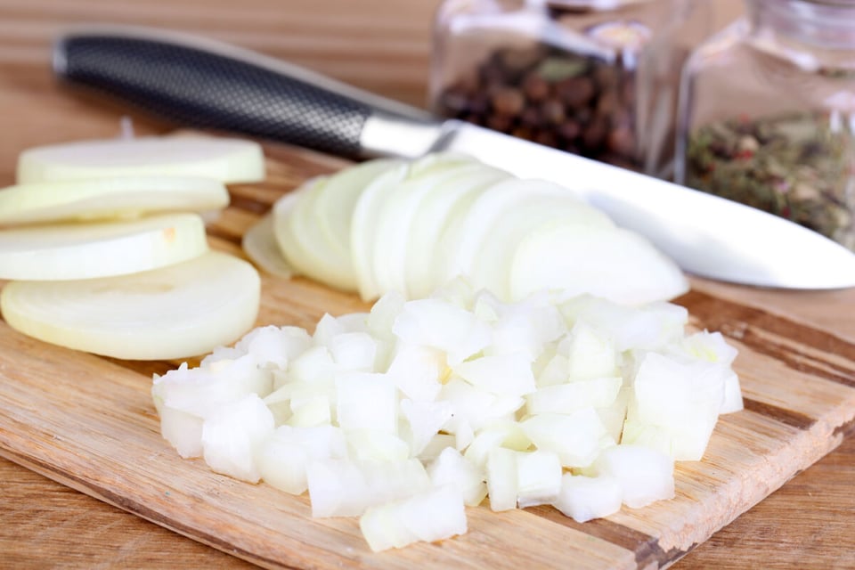 Chopped onion, Knife, Chopping board, MundoNow, Podcast