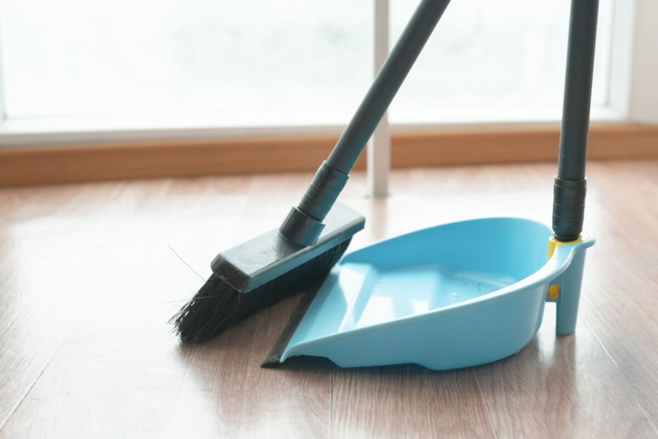 Broom, Dustpan, Garbage, MundoNow, Podcast