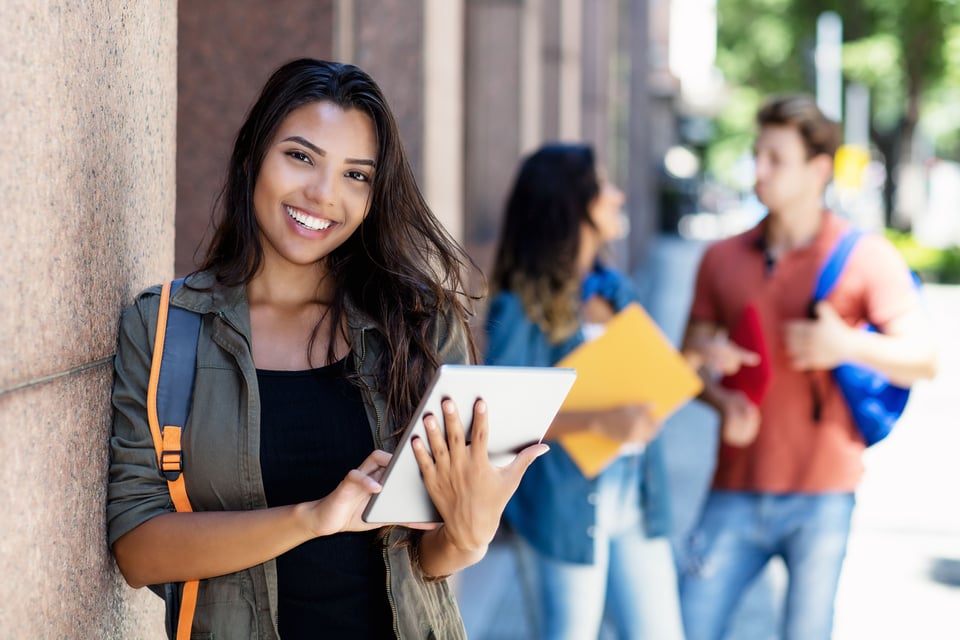 Estudiantes en campus
