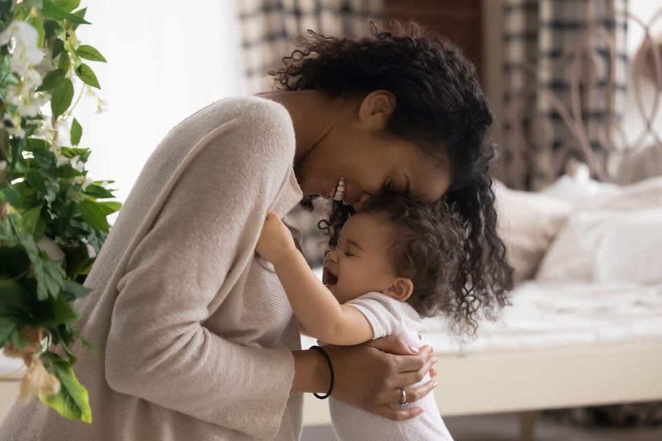 Maternidad, Hijo, Abrazo, MundoNow, Podcast
