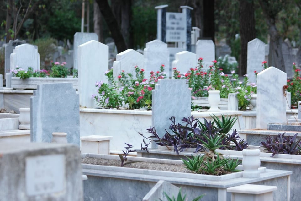 Cementerio, Flores, Despedidas, MundoNow, Podcast