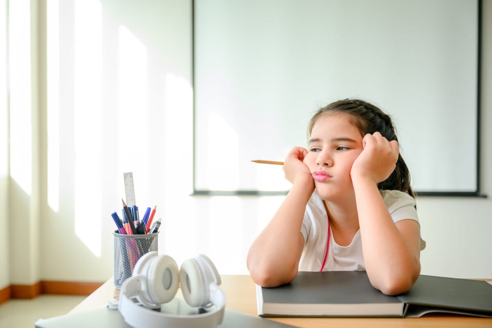 De vuelta al cole, Niña, Cansada, MundoNow, Intelecto