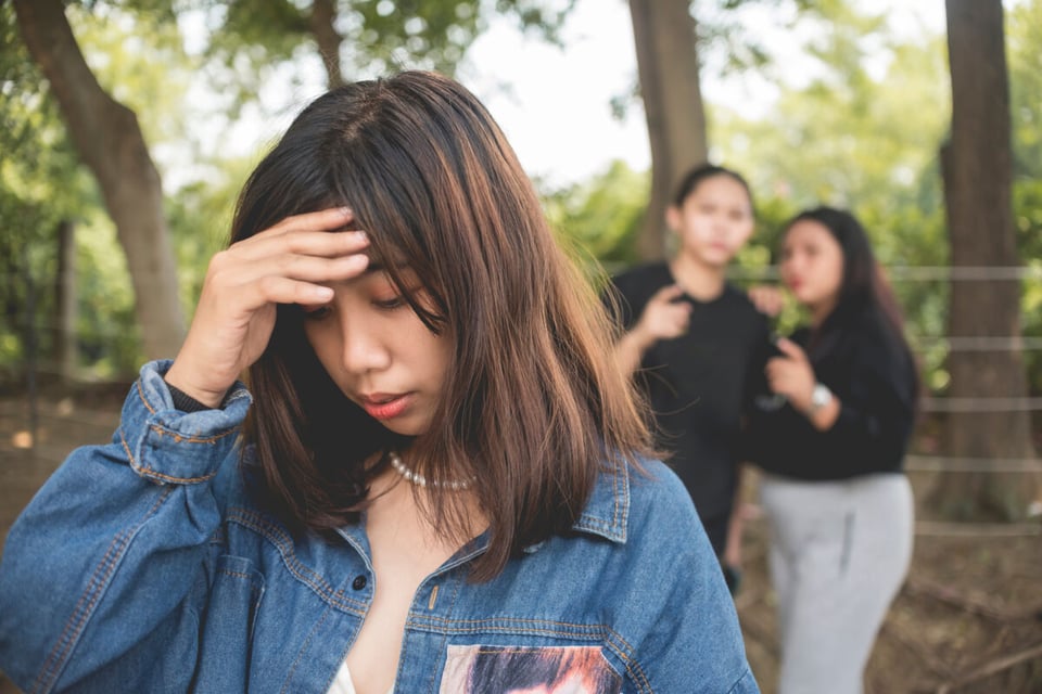 Young girl worried, Privacy, Gossip, MundoNow, Podcast