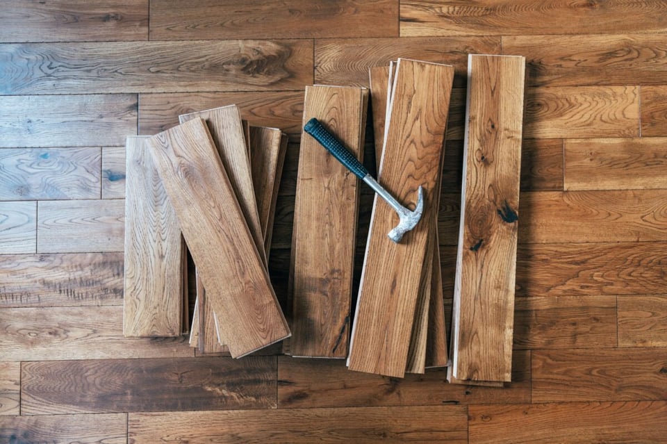 Wood, Boards, Hammer, MundoNow, Podcast