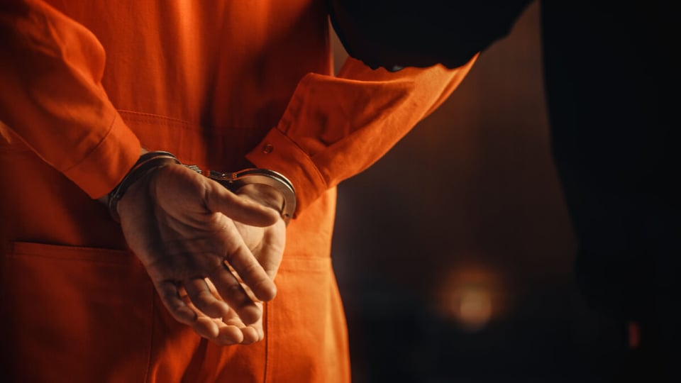 A murder with handcuffs