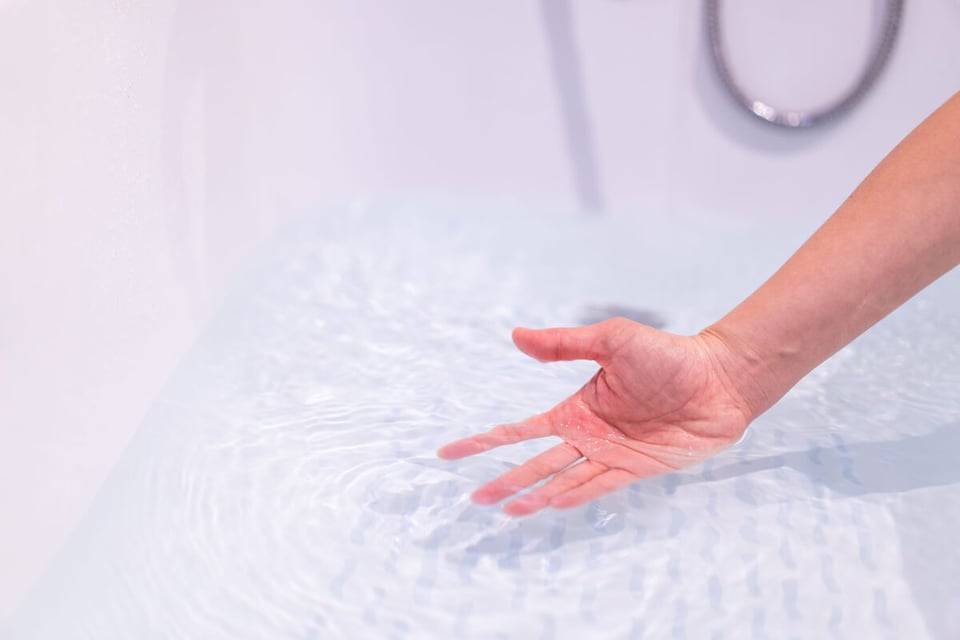 Bathroom, Water, Ariel, MundoNow, Podcast