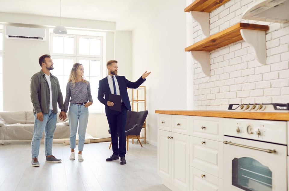 Agente de bienes raíces, Cocina, Inspección, MundoNow, Pareja