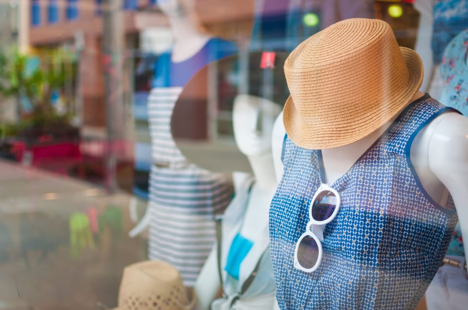 Counter, Clothing, Glasses, MundoNow, Podcast
