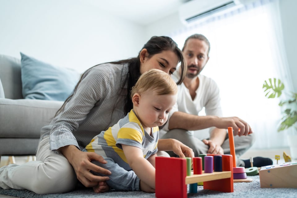 Family playing, Infant, Living room, MundoNow, Podcast
