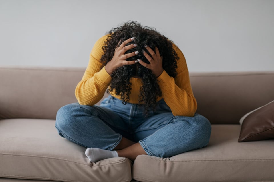 Mujer deprimida, Tristeza, Cansancio, MundoNow, Podcast