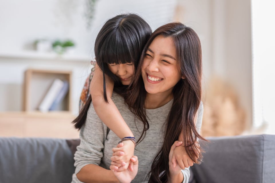 Mom, Daughter, Woman, MundoNow, Podcast