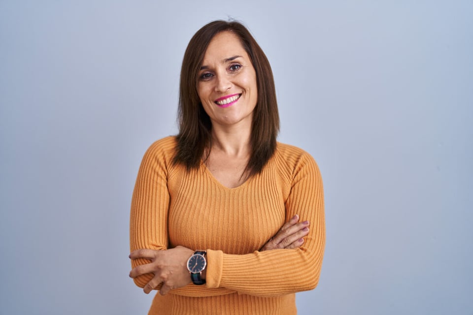 Latina Woman, Wisdom, Smile, MundoNow, Podcast