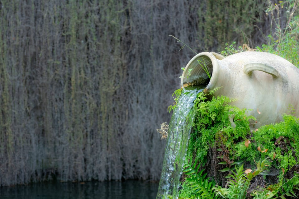 Nuestra Señora de Ana, Cántaro de agua, Cascada, MundoNow, Podcast