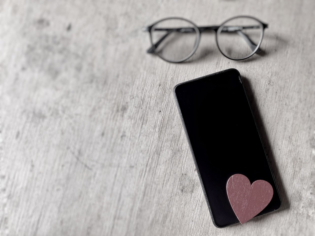 How to Catch Your Man Cheating on Social Media