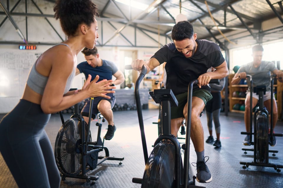 People doing cardio, Man, Woman, MundoNow, Podcast
