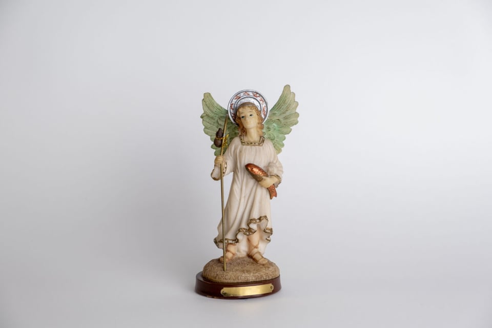 A being from the sky, Raphael, Figure, MundoNow, Podcast