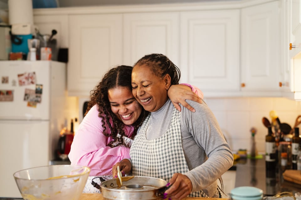 Grandmother and granddaughter, Multigenerational housing, Cooking, Recipe, MundoNow