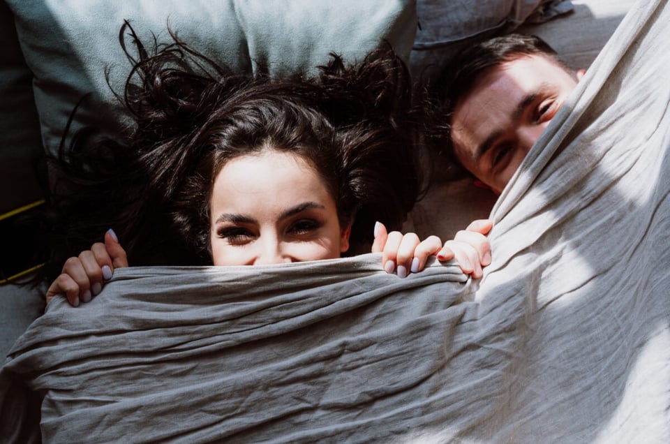 Pareja, Cama, Feliz, Satisfacción, MundoNow