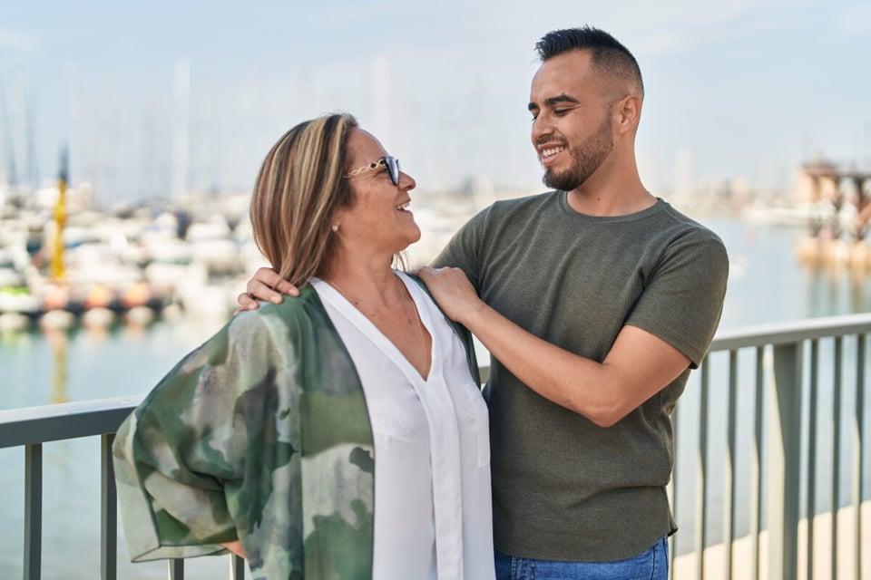 Mother, Son, Walk, MundoNow, Podcast