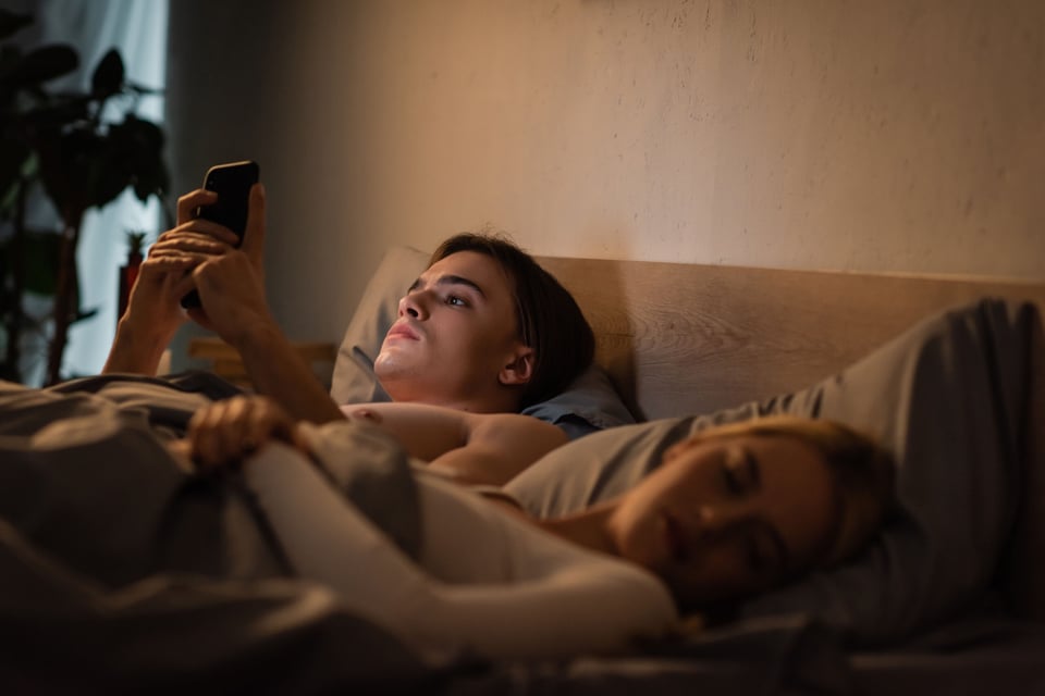 Amor y otras cosas: Infidelity and Sexuality in a Relationship