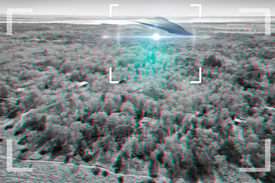 Footage of UFO flying, La Huella OVNI, Podcast, Óyenos Audio, MundoNow