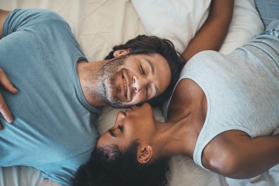 Man, Woman, Bed, MundoNow, Podcast