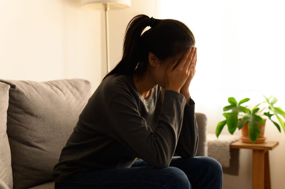 Woman, Sad, Living Room, MundoNow, Violence