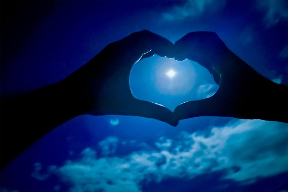 Heart with hands, Moon, Clouds, MundoNow, Podcast