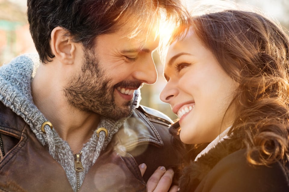 Happy couple, Smile, Relationship, MundoNow, Podcast