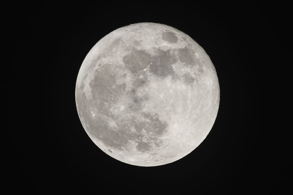 Moon, Darkness, Beauty, MundoNow, Podcast