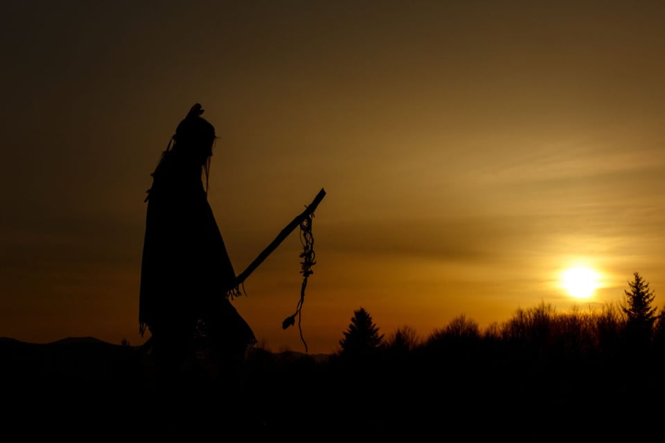 Hombre navajo, Hechicero, Sol, MundoNow, Podcast