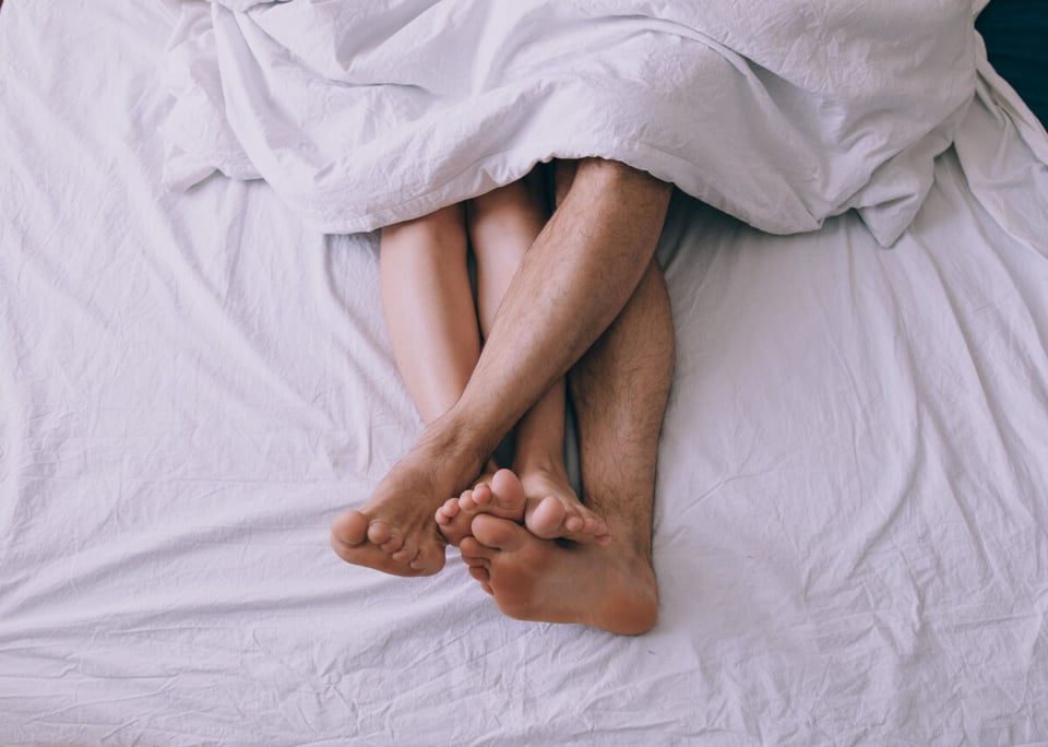 Feet, Bed, Couple, MundoNow, Podcast