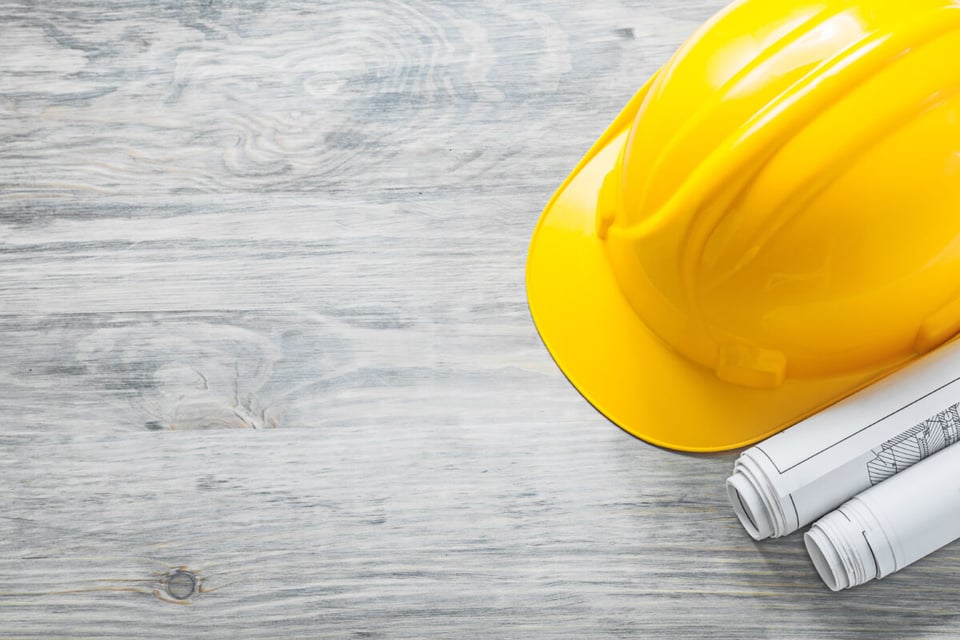 Casco de construcción, Itzel Romo, Planos, MundoNow, Podcast