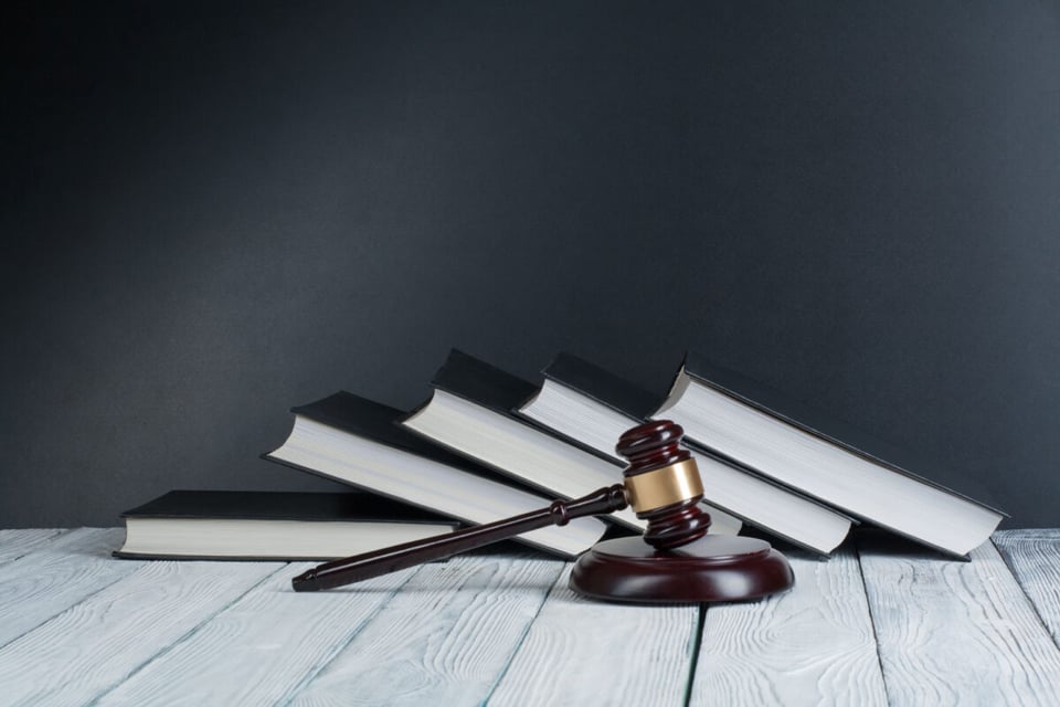 Neighbors and police, Books, Hammer, MundoNow, Podcast
