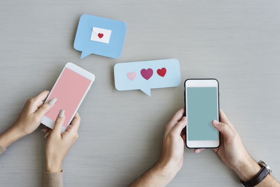 Amor y otras cosas: Cómo enamorar con mensajes de texto