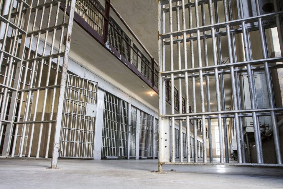 Jail, Corridor, Lockdown, MundoNow, Podcast