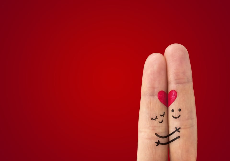 Couple fingers, Heart, Honey, MundoNow, Podcast