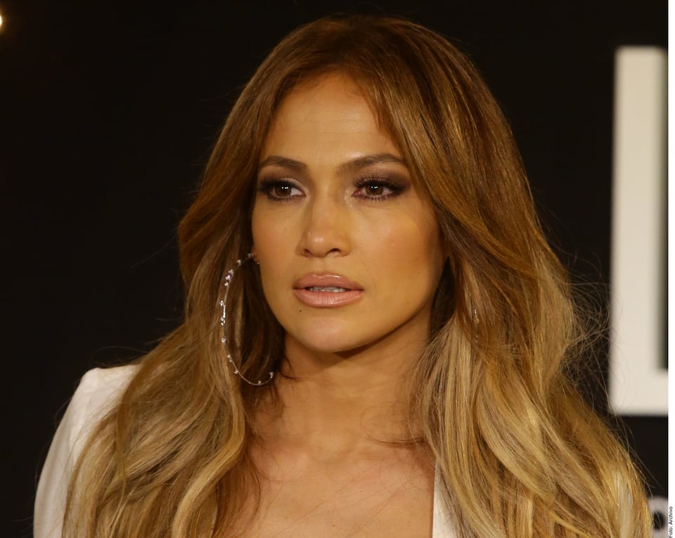 ¡Jennifer Lopez aparece en la cama junto a Ben Affleck en su nuevo video musical! featured image