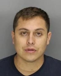 Crónica Arrestan trío latinos