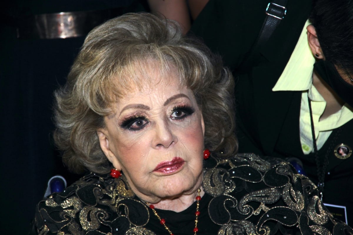 Silvia Pinal permanecerá hospitalizada tras detectarle una nueva bacteria, informó su hija Sylvia Pasquel.